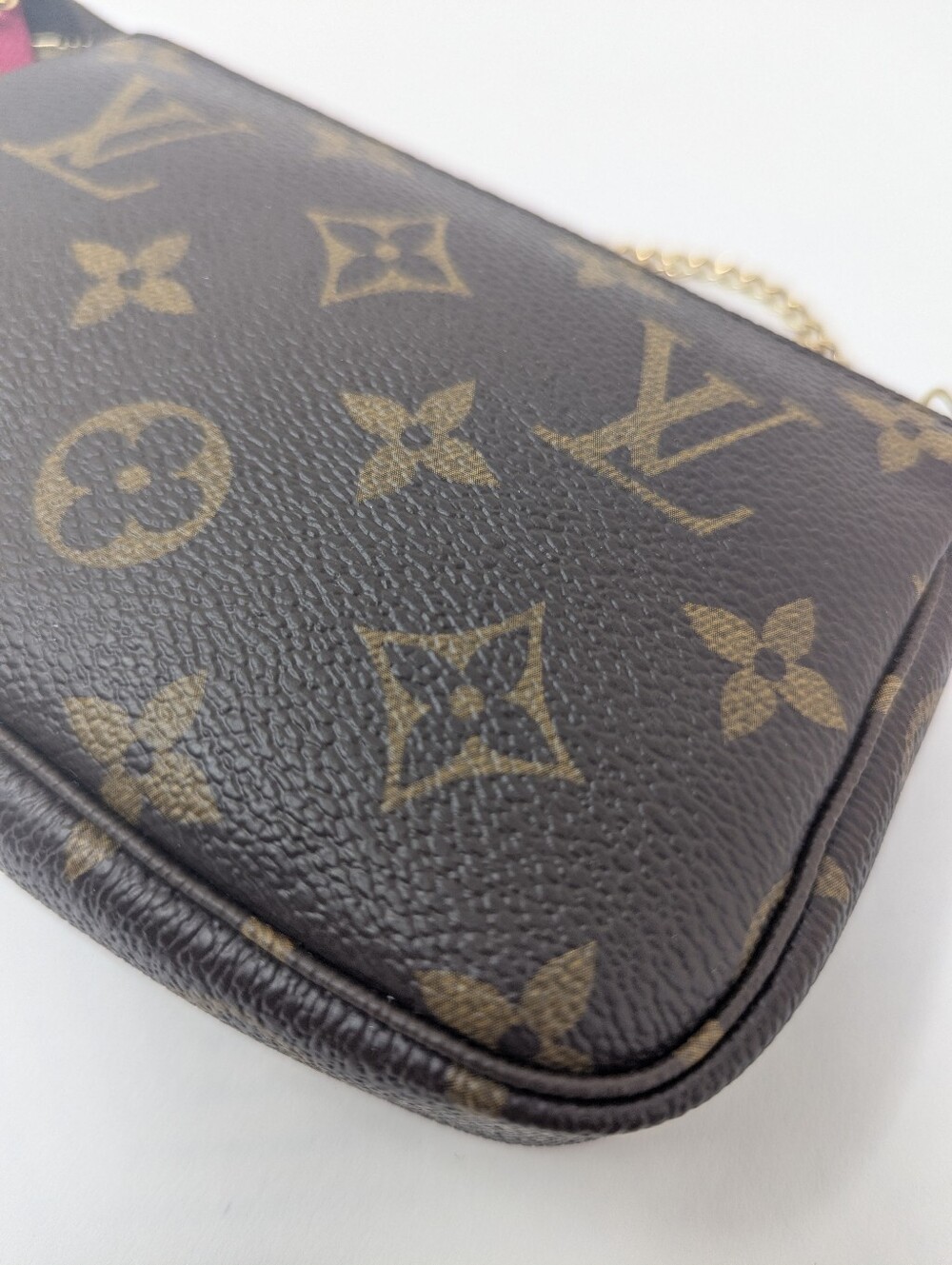 LV Monogram Mini Pochette Accessoires Christmas Holiday Edition 2019 - Picture 4 of 9